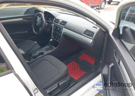 2018 Volkswagen Passat 2.0T R-Line/2.0T S из США, поврежденный, VIN 1VWAA7A37JC000769